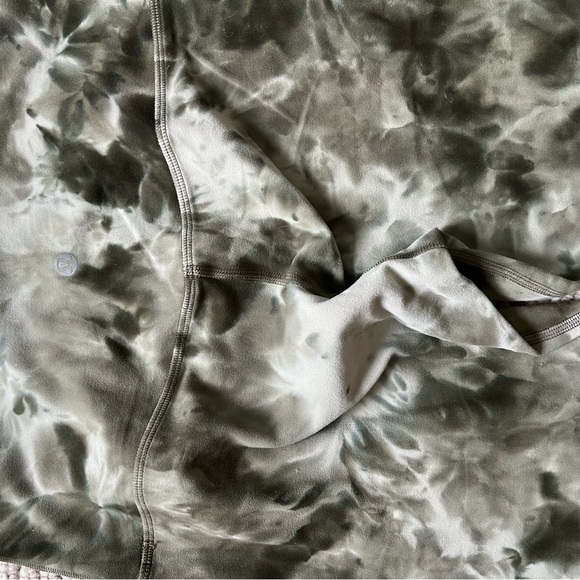 Lululemon Align HR 28” Size 8 Tie-Dye Leggings in Green & Cream - Picture 4 of 5